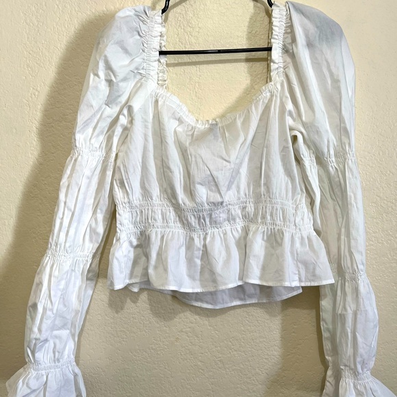 White top - Picture 2 of 3